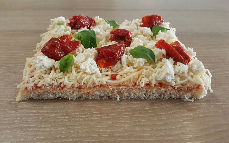 foto di una pizza easy