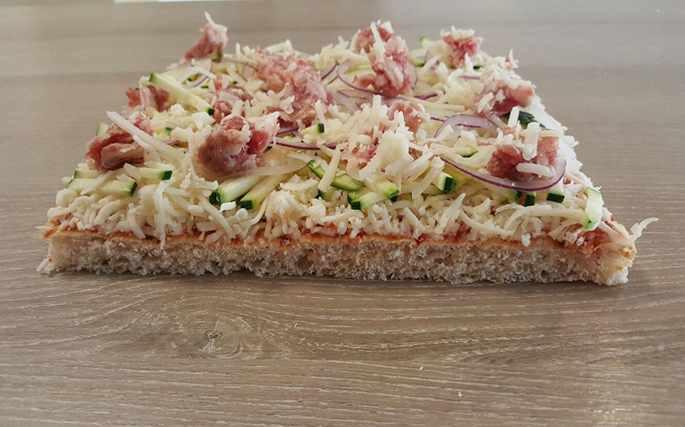 foto di una pizza ghiotta