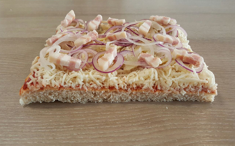 foto di una pizza lazio