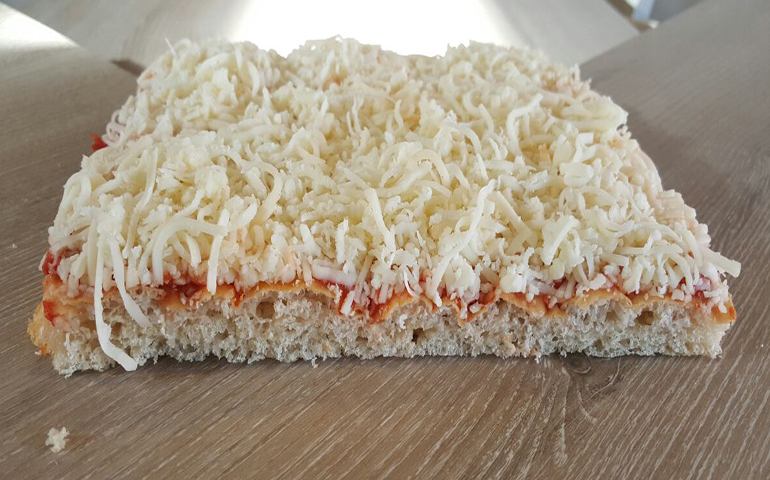 foto di una pizza margherita