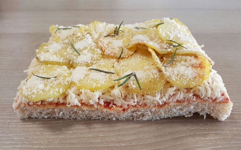 foto di una pizza Patatona