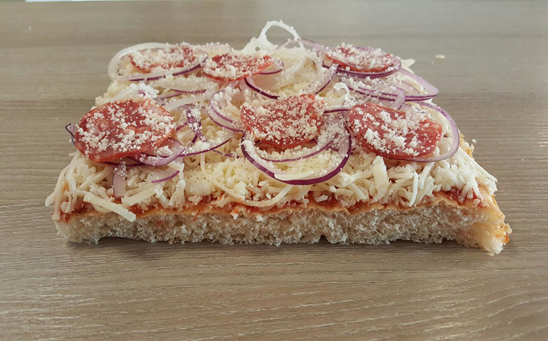 foto di una pizza savoia