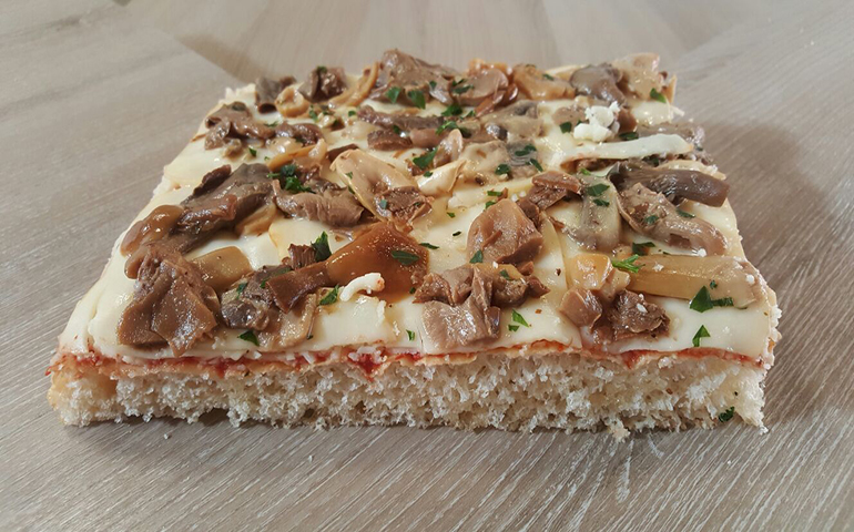pizza scamorza e misto bosco