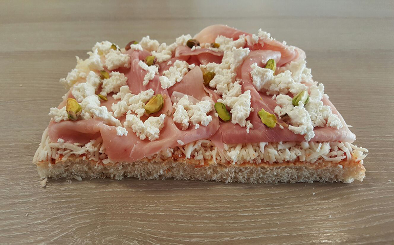 foto di una pizza sicilia