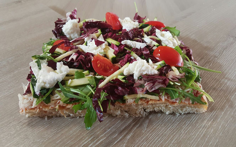 foto di una pizza vegetariana